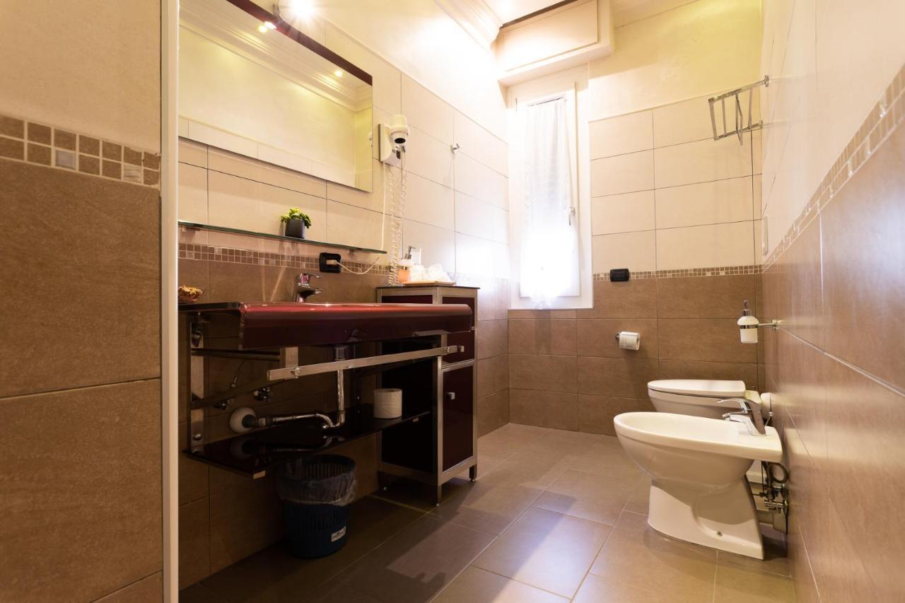 Il Piccolo Piacenza Hotel Luaran gambar